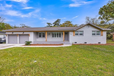 Welcome to your updated waterfront retreat in the desirable - photo 1