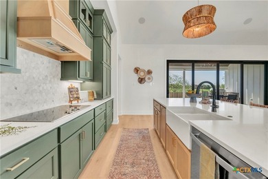 Exceptional design meets everyday comfort in this beautifully - photo 10
