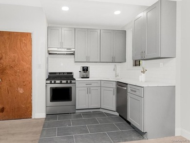 Great Opportunity! Newly Renovated Legal 2 family house with a - photo 5