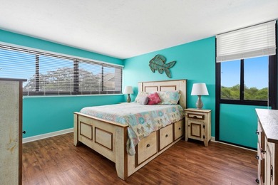 Welcome to Holiday Tower, where coastal convenience and a - photo 3