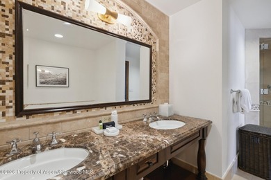 2024 renovations completed (including new decor, furniture - photo 21