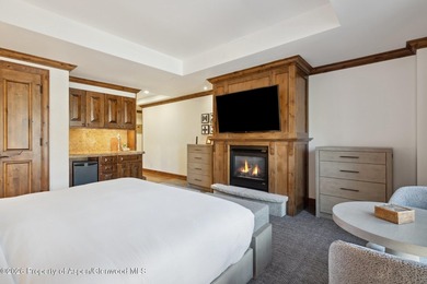 2024 renovations completed (including new decor, furniture - photo 31