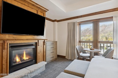 2024 renovations completed (including new decor, furniture - photo 32