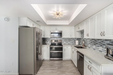 STUNNING & IMMACULATE CORNER UNIT NEAR OLD TOWN