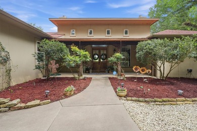 Rare Brazos Riverfront retreat with character, craftsmanship - photo 3
