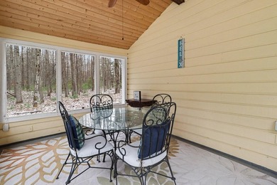 Charming 2-Bedroom Home in Royal South - Steps from Lake Laura & - photo 13