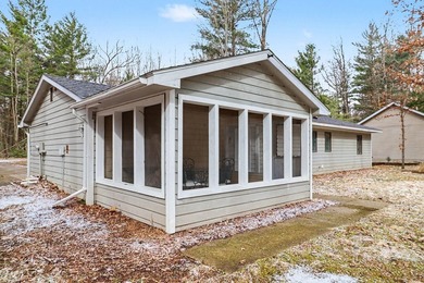 Charming 2-Bedroom Home in Royal South - Steps from Lake Laura & - photo 14