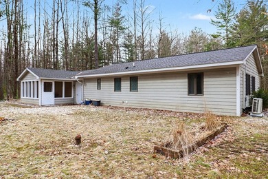 Charming 2-Bedroom Home in Royal South - Steps from Lake Laura & - photo 17