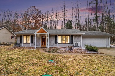 Charming 2-Bedroom Home in Royal South - Steps from Lake Laura & - photo 19