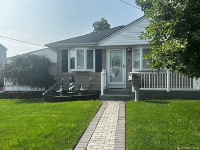 Lindenhurst Ranch, 3 Bedrooms, LR w/ Fireplace, Enclosed Sunroom - photo 2