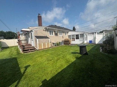Lindenhurst Ranch, 3 Bedrooms, LR w/ Fireplace, Enclosed Sunroom - photo 5