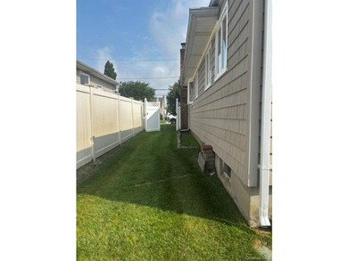 Lindenhurst Ranch, 3 Bedrooms, LR w/ Fireplace, Enclosed Sunroom - photo 6