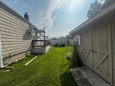 Lindenhurst Ranch, 3 Bedrooms, LR w/ Fireplace, Enclosed Sunroom - photo 7