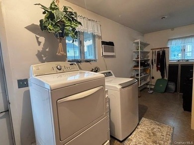 Lindenhurst Ranch, 3 Bedrooms, LR w/ Fireplace, Enclosed Sunroom - photo 9