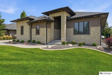 Stunning Wilderness Ridge home backing to Hole #7 of the golf - photo 1