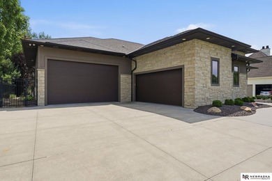 Stunning Wilderness Ridge home backing to Hole #7 of the golf - photo 3
