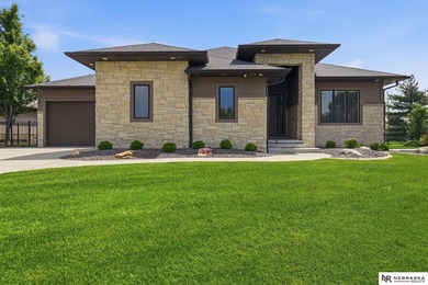 Stunning Wilderness Ridge home backing to Hole #7 of the golf - photo 6