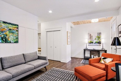 Beautiful, elevated townhouse-style condo in the heart of East - photo 4