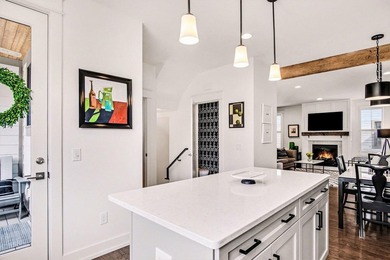 Beautiful, elevated townhouse-style condo in the heart of East - photo 8