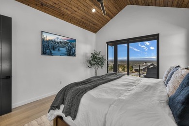 Mountain modern majesty! Experience luxury, class, and the - photo 24