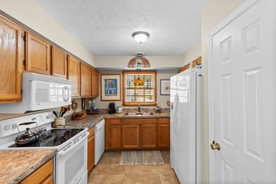 Welcome to this beautifully maintained condo in Carolina Ridge - photo 3