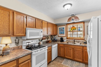Welcome to this beautifully maintained condo in Carolina Ridge - photo 4
