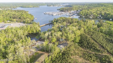 Enjoy the best of lake living with this spacious 3 bedroom, 3 - photo 22