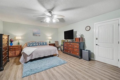 Absolutely beautiful, totally updated home in a prime location! - photo 24