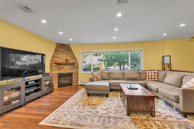 Welcome to Manhasset! Move right into this beautiful Split level - photo 3