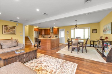 Welcome to Manhasset! Move right into this beautiful Split level - photo 5