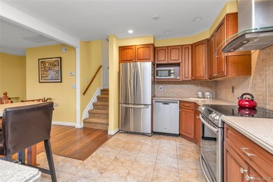 Welcome to Manhasset! Move right into this beautiful Split level - photo 8