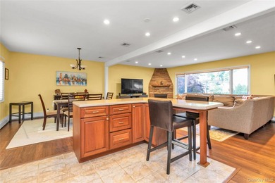Welcome to Manhasset! Move right into this beautiful Split level - photo 10