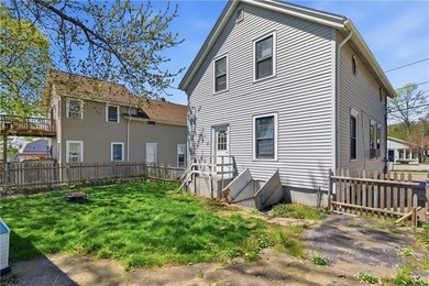Welcome home to this charming Colonial in the heart of - photo 3