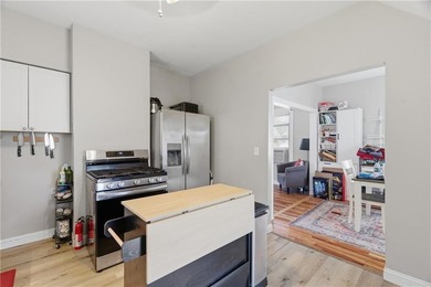 Welcome home to this charming Colonial in the heart of - photo 4