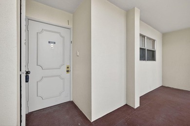 Beautifully remodeled, turnkey 2nd-floor condo in the highly - photo 11