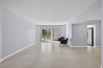 Beautifully remodeled, turnkey 2nd-floor condo in the highly - photo 19