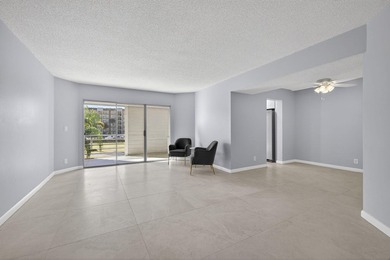 Beautifully remodeled, turnkey 2nd-floor condo in the highly - photo 21
