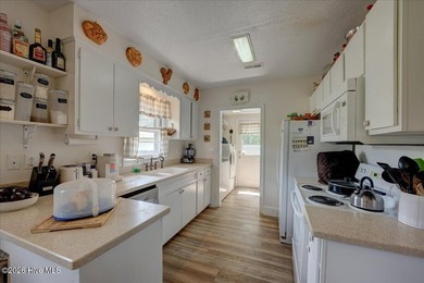 Welcome to 613 Franklin Avenue in New Bern--a charming and - photo 22