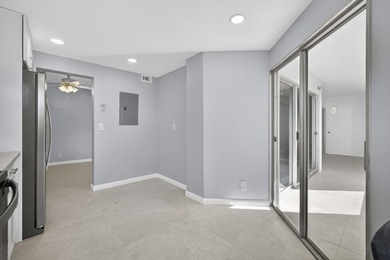 Beautifully remodeled, turnkey 2nd-floor condo in the highly - photo 30