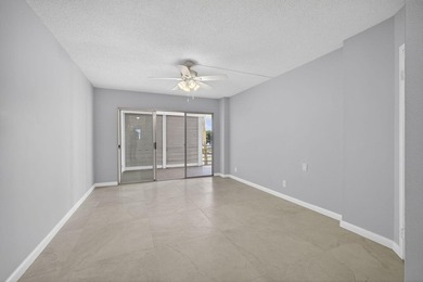 Beautifully remodeled, turnkey 2nd-floor condo in the highly - photo 41