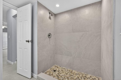 Beautifully remodeled, turnkey 2nd-floor condo in the highly - photo 45