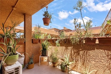 Rarely available south-facing loft featuring a private rooftop - photo 3