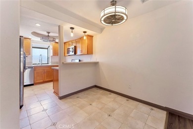 Rarely available south-facing loft featuring a private rooftop - photo 5