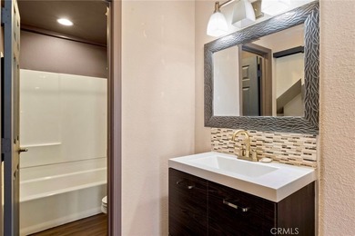 Rarely available south-facing loft featuring a private rooftop - photo 10