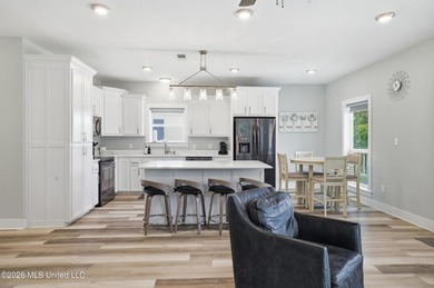 Just 1/2 mile from the beach, this adorable 4-year-young cottage - photo 24