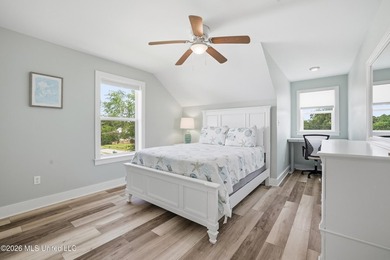 Just 1/2 mile from the beach, this adorable 4-year-young cottage - photo 31