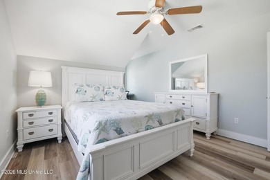 Just 1/2 mile from the beach, this adorable 4-year-young cottage - photo 32