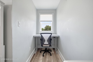 Just 1/2 mile from the beach, this adorable 4-year-young cottage - photo 33