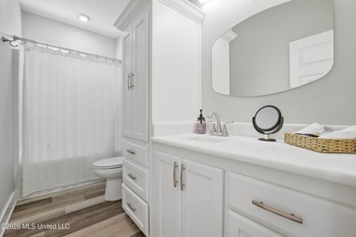 Just 1/2 mile from the beach, this adorable 4-year-young cottage - photo 35