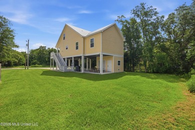 Just 1/2 mile from the beach, this adorable 4-year-young cottage - photo 39